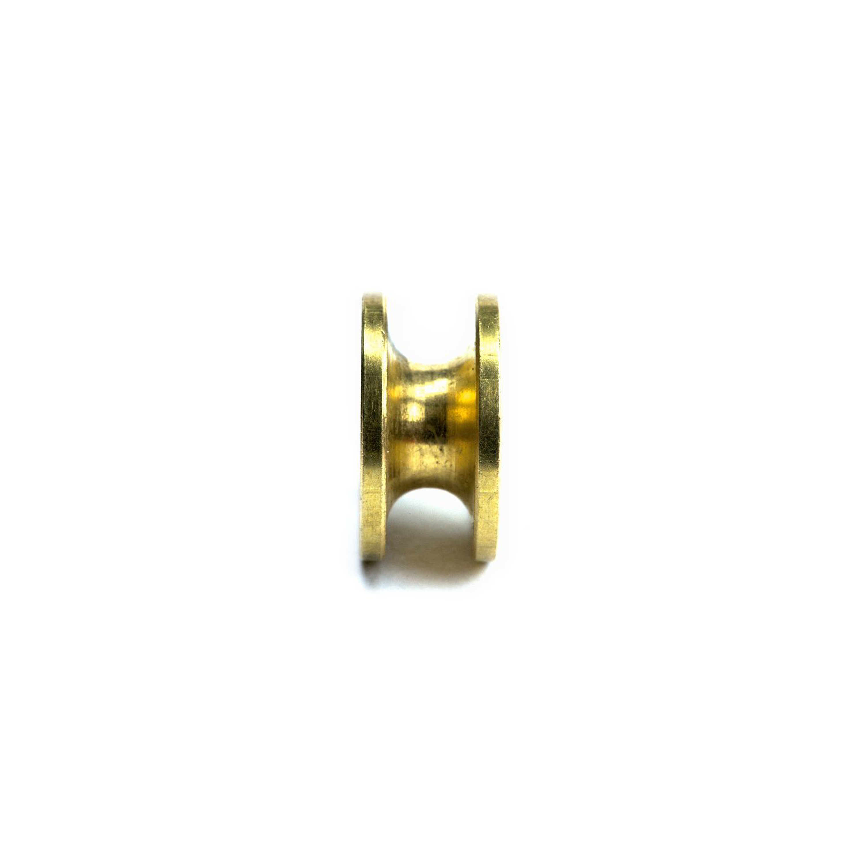 Univerzální průchodka strunové hlavy pro křovinořezy a vyžínače 16 mm x 8,3 mm x 5,0 mm